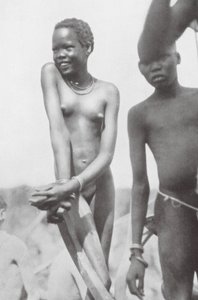 Nuer, meisje en jongen door Hugo Adolf Bernatzik