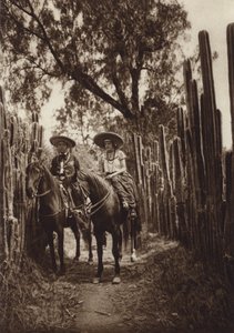 Mexico: Mexicanen in nationale klederdracht (z/w foto) door Hugo Brehme