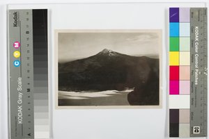 De Ixtalazíhuatl vanaf de Popocatépetl, c.1920 (gelatinezilverdruk) door Hugo Brehme