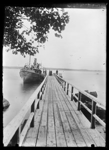 Bootbrug in Niemenlautaa door Hugo Simberg