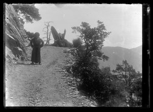 Man op de bergweg van de Kaukasus door Hugo Simberg
