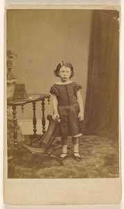 D.A. Totter [klein meisje, staand]