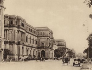Het Indian Museum en Chowringhee Road kijkend naar het zuiden (z/w foto) door Indian photographer