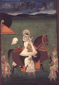 Rana Sarup Singh (1842-61) van Mewar rijdt op een kastanjebruine hengst, zijn volgelingen te voet dragen zonneschermen en koninklijke attributen, Udaipur, ca. 1855 door Indian School