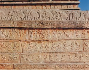 Detail van de muur, bij de Mahanavami Dibba door Indian School