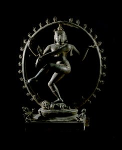 Hindoeïsme: voorstelling van de god Shiva Nataraja, god van de dans. Bronzen beeldhouwwerk 12e eeuw - Kolkata, Indian Museum door Indian School