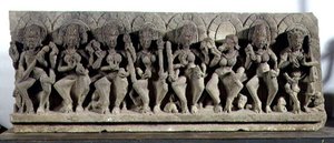 Latei met afbeelding van Siva en de Zeven Moedergodinnen, Gurjara-Pratihara dynastie, Allahabad door Indian School