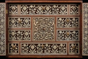 Mughal kabinet, Gujarat of Sindh, West-India door Indian School
