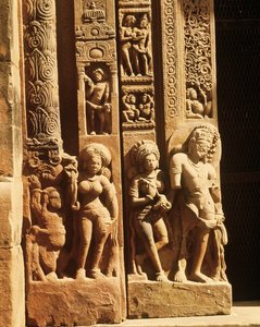 Reliëf van de ingang van de Tempel van Vishnu, ca. 500 AD door Indian School