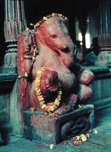 De olifantengod, Ganesh (geschilderde steen) door Indian School