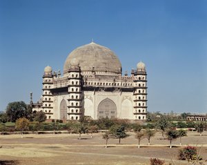 Zicht op de Gol Gumbaz, mausoleum van Mohammed Adil Shah II (1627-57) gebouwd in 1659 door Indian School