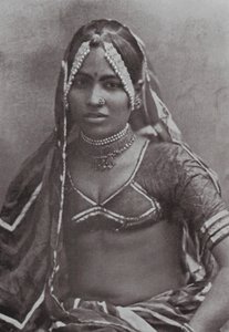 Bombay / Mumbai: Een Marwar Lady (z/w foto) door Indian photographer