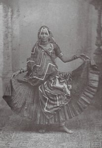 Bombay / Mumbai: Indiase rokdans (z/w foto) door Indian photographer