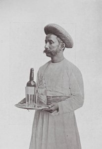 Bombay / Mumbai: De tafeljongen (z/w foto)