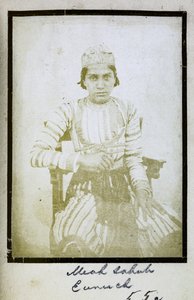 [Portret van] Meah Sahub, Eunuch, c.1856-57 (zwart-wit foto)