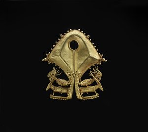Mamuli, hanger met kaketoes die herten berijden, Sumba Island volkeren (c.19e eeuw)