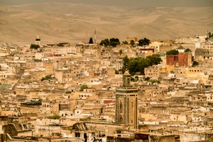 Een uitzicht op de medina in Fes, Marokko, 2017 door Ira Block