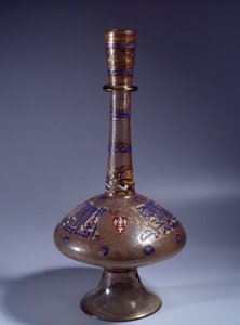 Islamitische Kunst: fles met lange geëmailleerde glazen hals van Vicekoning Tuquztemur. ca. 1345. uit Egypte of Syrië. Parijs, Louvre Museum
