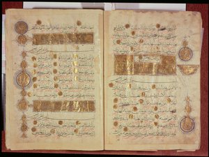 Seltsjoekse stijl Koran met gekleurde inscripties en decoratieve telmedaillons in de marges, 12e-13e eeuw