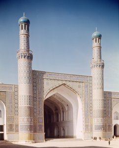 De Masjid-i Jami of Vrijdagmoskee, gesticht in 1200, herbouwd in 1498 door Islamic School