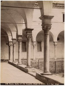 Klooster in de kerk van Sint Jan Evangelist, Ravenna, Emilia-Romagna, Italië, foto door Pietro Poppi, Bologna, ca. 1900 door Italian Photographer