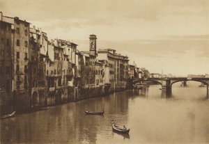 Florence: Een uitzicht op de Arno met de S Trinita brug door Italian Photographer