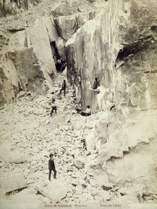 Groep steenhouwers aan het werk in een van de steengroeven van Ravaccione door Italian Photographer