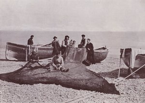 Italië: Bordighera, vissers aan het werk (zwart-wit foto) door Italian Photographer