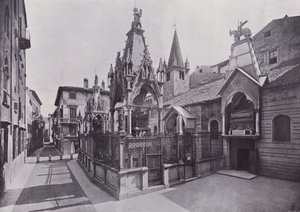Italië: Verona, graf van Scaliger door Italian Photographer