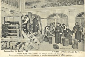 Monniken persen champagne druiven in 1710, tentoonstelling op de Internationale Tentoonstelling van Turijn, Italië