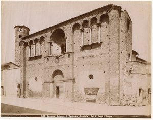 Paleis van Theodorik, Ravenna, Emilia-Romagna, Italië, foto door Pietro Poppi, Bologna, ca. 1900 door Italian Photographer