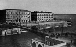 Taranto, Corso due Mari, draaibrug door Italian Photographer