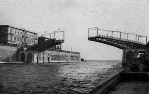 Taranto, half geopende draaibrug door Italian Photographer