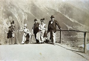 Toeristen in de bergen, Italië, ca. 1895 door Italian Photographer
