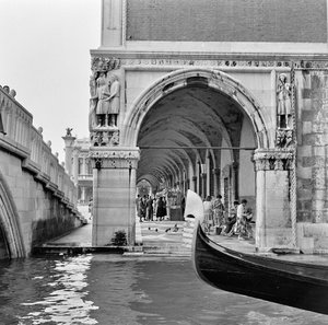 Venetiaanse scène, ca. 1960 door Italian Photographer