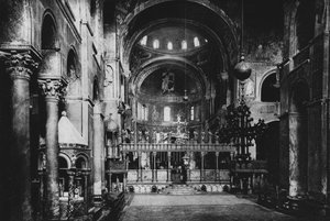 Venetië, Kerk van San Marco, Interieur (zw/w foto)