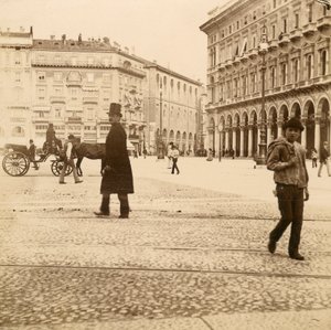 Uitzicht op de Piazza del Duomo, Milaan, 1873 door Italian Photographer