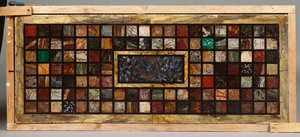 Een Italiaanse specimen tafelblad gecentreerd door een lapis lazuli paneel