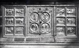 Achterkant van het Wulvinius-altaar, geschonken door Angilberto II in 835