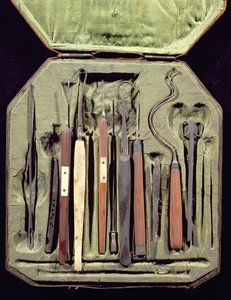 Doos met oogheelkundige instrumenten (hout & metaal)