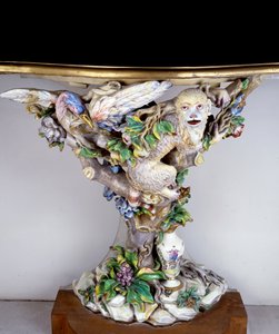 Console van zacht porselein in de vervaardiging van Capodimonte