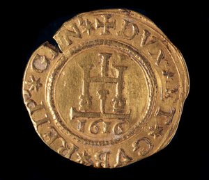 Munt van de Republiek Genua: een gouden quadrupla met een Genua-portaal. Diameter 32 mm. 1616. voorkant. Genua Musei di Strada Nuova