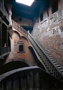 Interne weergave van het kasteel van de Graven Guidi of Palazzo pretorio door Italian School