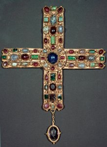 Lombardische kunst: Gouden kruis en stenen van Berengario (Berenger) (850-924) koning van Italië en keizer van het Heilige Rijk. 9e eeuw Monza, Museum van de Kathedraal door Italian School