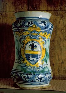 Maiolica apothekerspot door Italian School