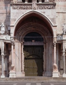 Protiro van de kathedraal, eind 13e-begin 14e eeuw