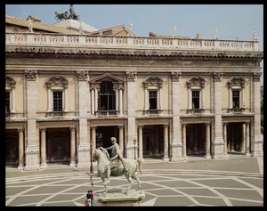 Uitzicht op het Palazzo Nuovo en het ruiterstandbeeld van Marcus Aurelius