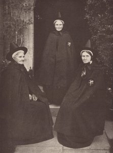 De aalmoezeniers bij Castle Acre in hun interessante kostuum door J. Benjamin Stone