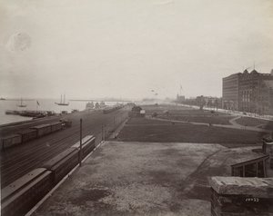 Uitzicht naar het zuiden van Michigan Avenue vanaf de westkant van de Illinois Central Railroad-sporen, Chicago, ca. 1890 door J. W. Taylor
