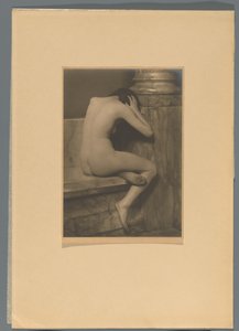 Portret van Mies Rosenboom-Merkelbach als zittend naakt